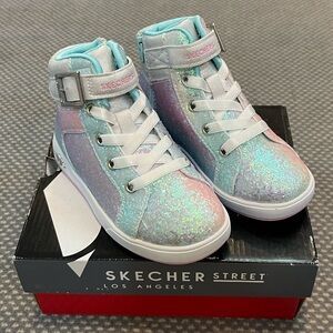 Sketchers Sneakers- New